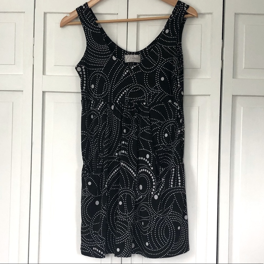 Black and white beach cover up with pockets. Size small. Smoke free home